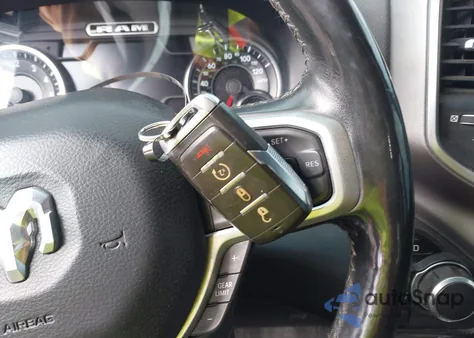 2019 Ram 1500 Big Horn/Lone Star 4X4 5'7 Box z USA, uszkodzony, nr VIN 1C6RRFFG3KN749859